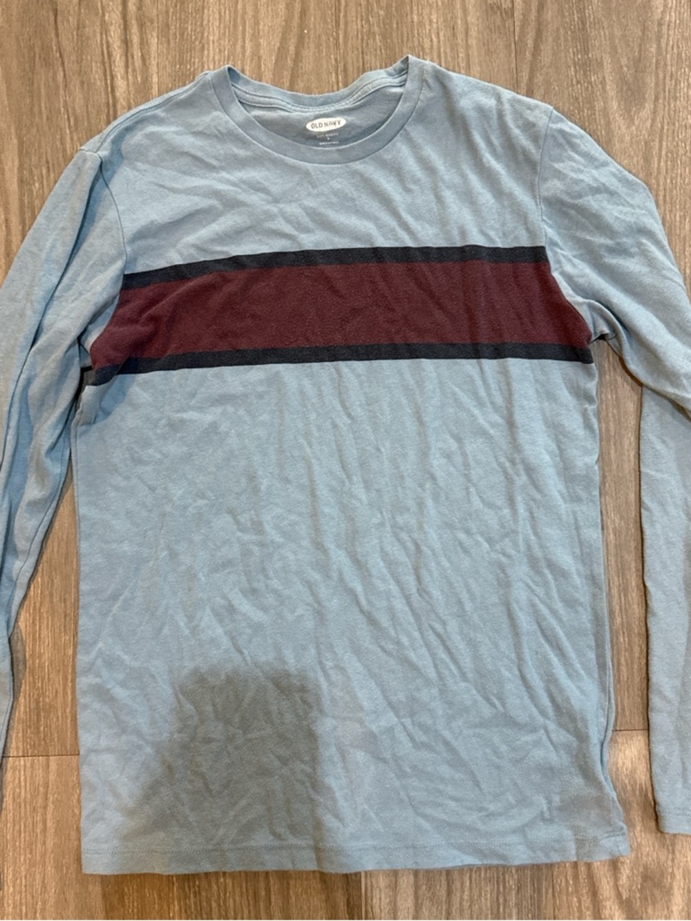 Old Navy Men's Light Blue Long-Sleeve Crewneck Shirt with Burgundy Stripe
